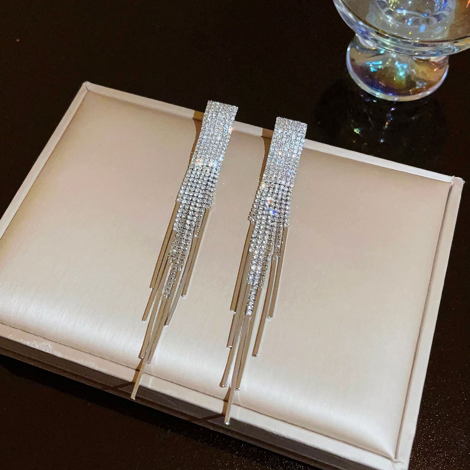 Exaggerated and unique long tassel earrings with a light luxury and high-end feel, super dazzling full diamond earrings, feminine and exquisite stud earrings Application Scenario