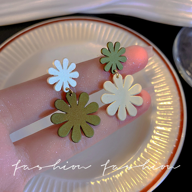 Summer's fresh and elegant tea-themed earrings, trendy and stylish earrings with a high-end feel, green versatile stud earrings, the latest trend in 2023 full figure