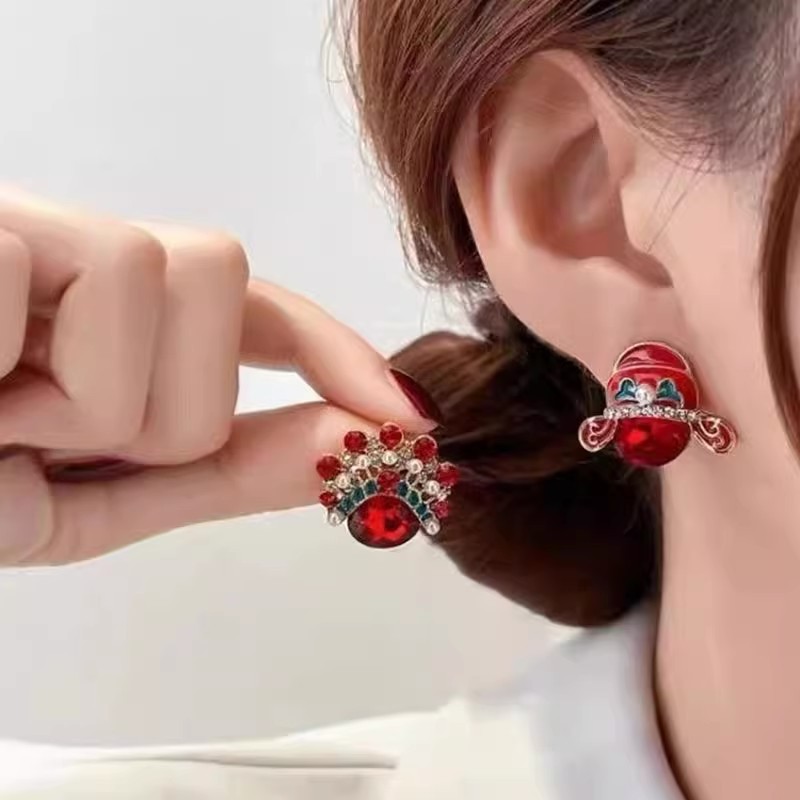 Chinese-style sword and horse actress facial makeup, national trend ear studs, women's fashionable, retro and festive earrings, niche design, asymmetrical earrings details Picture