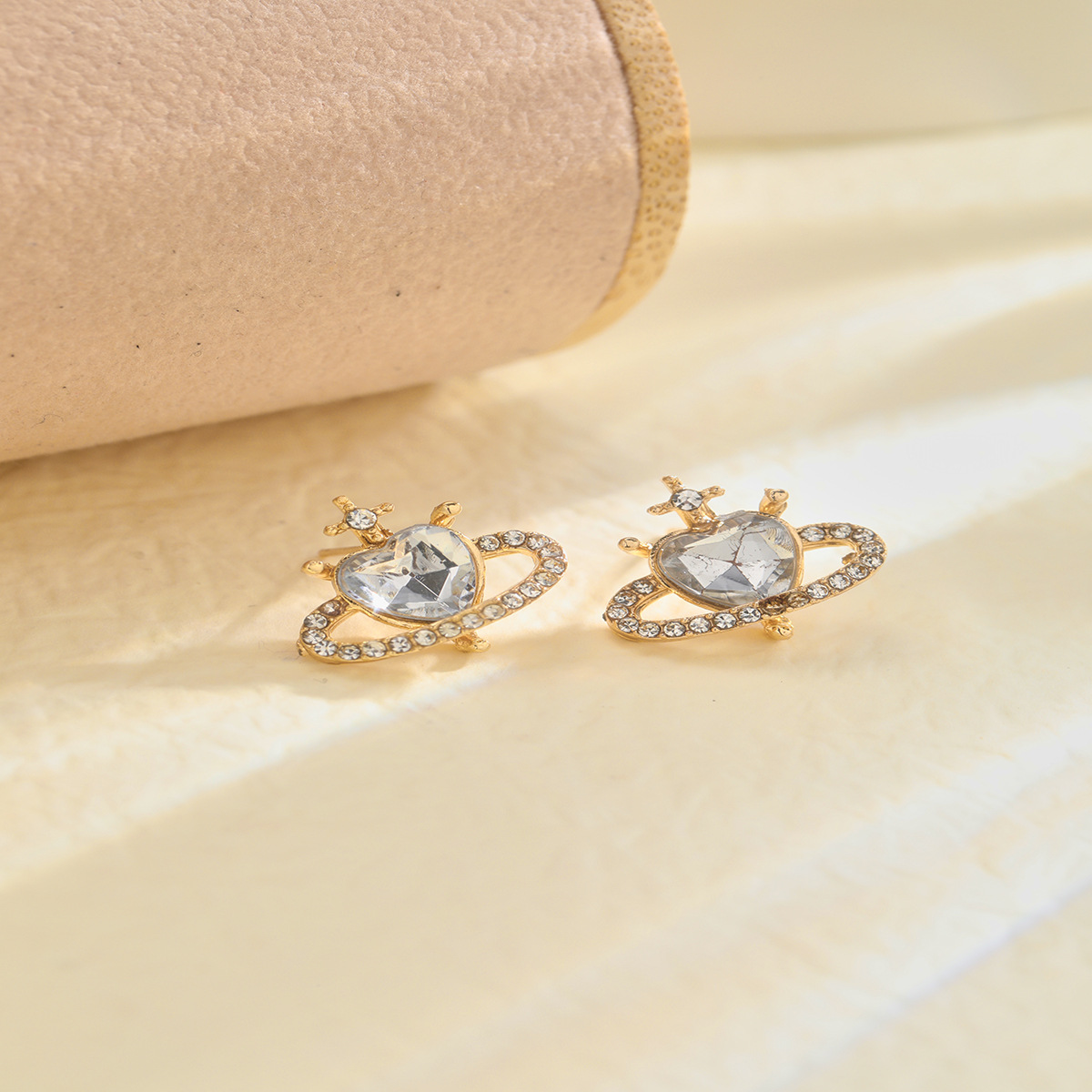 Cross-border best-selling micro-dot exquisite Zircon planet stud earrings for women, new trendy heart-shaped earrings with a high-end feel, women's design, Internet celebrity Specification drawing