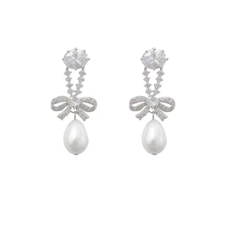 Retro bow tassel earrings with a Japanese and Korean style, exuding a high-end feminine charm. Instagram influencers with diamond-encrusted stud earrings and elegant long earrings Item Picture