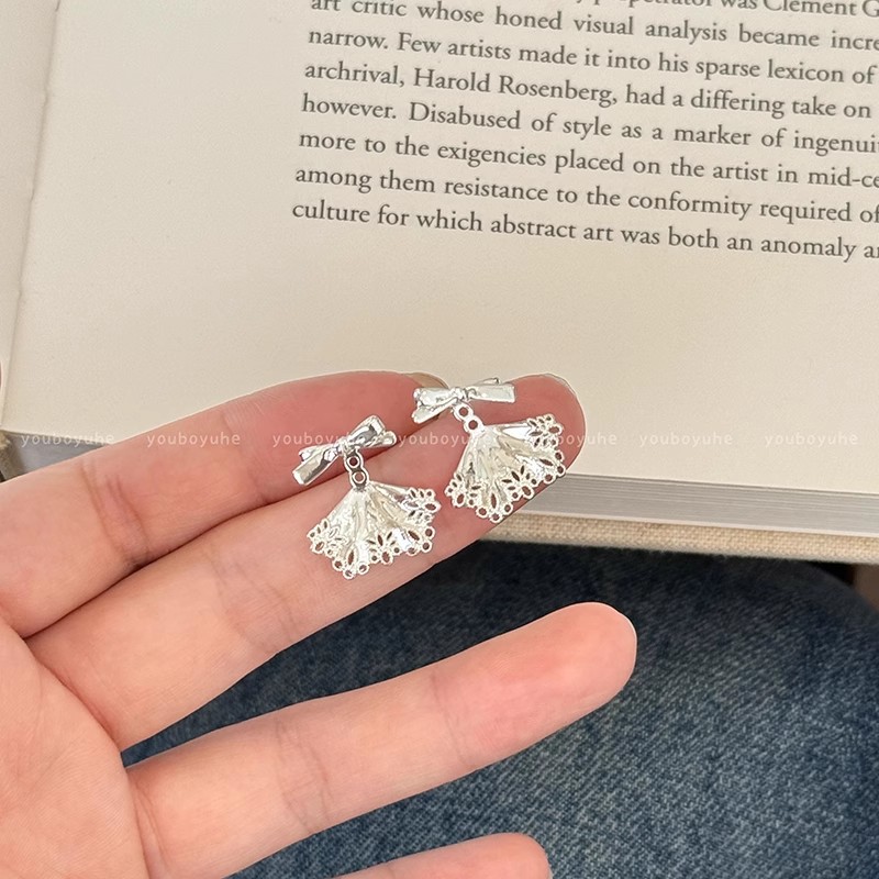 Two-wear style ~ Bow lace skirt-hem earrings for women, a light luxury and high-end look, and exquisite and versatile ear studs Application Scenario