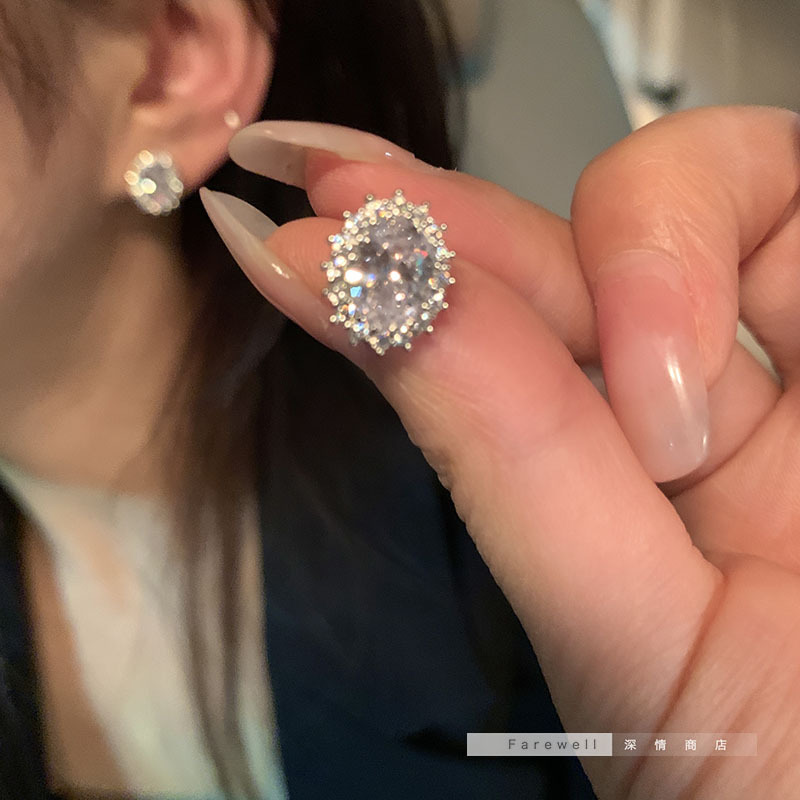 Wholesale of trendy pigeon egg earrings with a unique design sense for women, high-end earrings for women Application Scenario