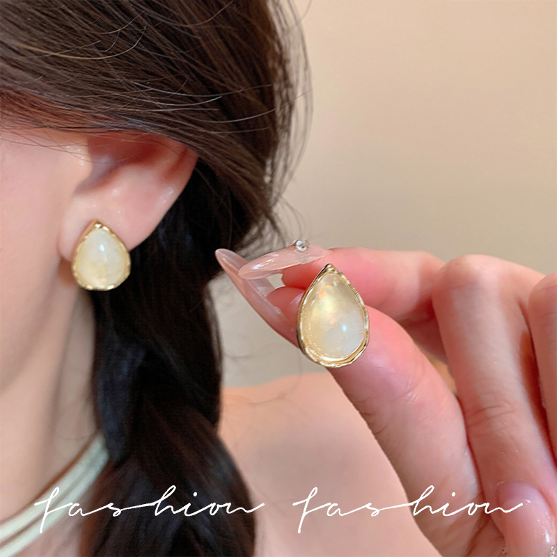Niche design, ice-transparent cat's eye stone teardrop ear studs, exquisite daily versatile earrings, elegant, light luxury and simple earrings details Picture