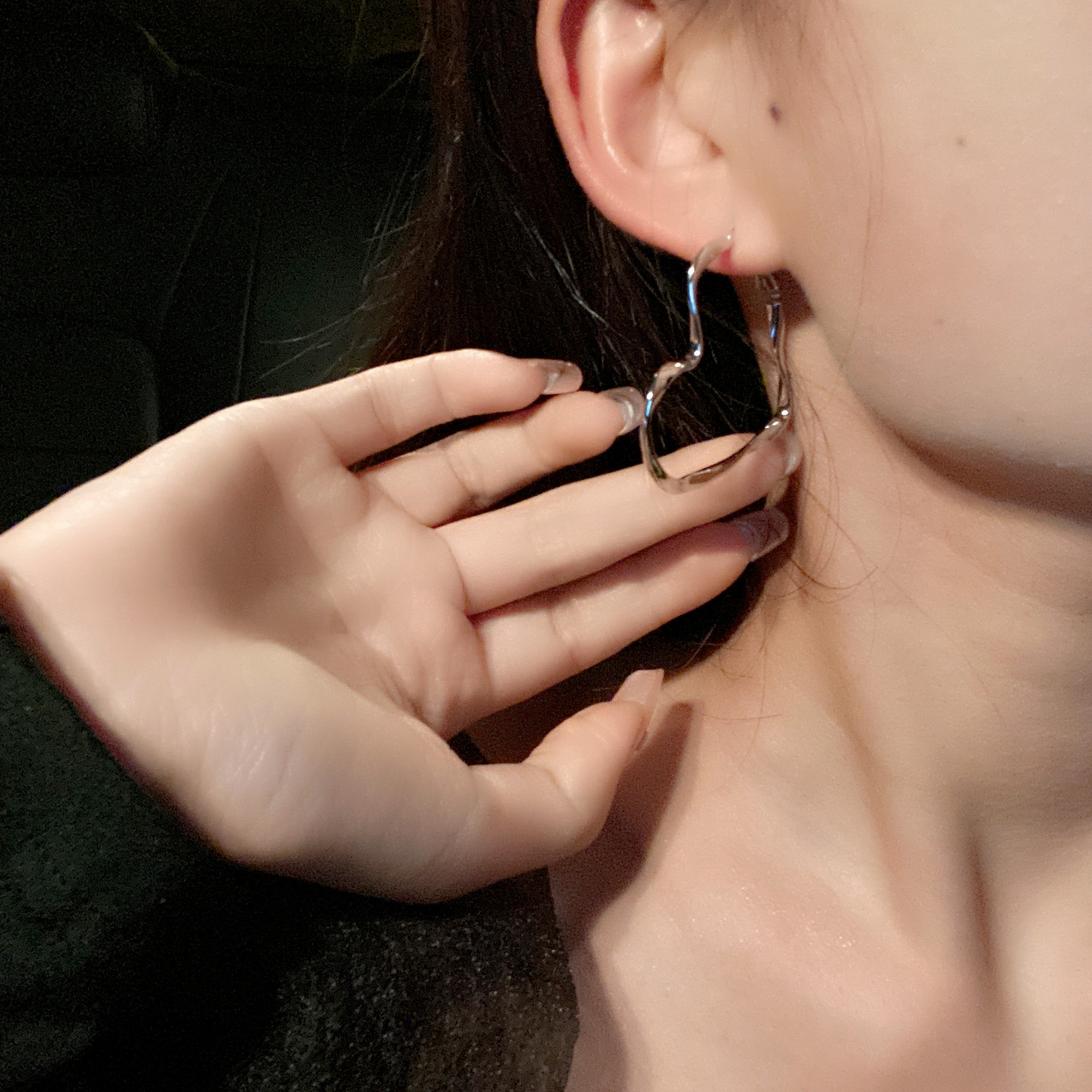 s925 Silver Needle Twisted Heart Exaggerated earrings, a high-end female fashion, versatile ear buckles, a cold style accessory Application Scenario