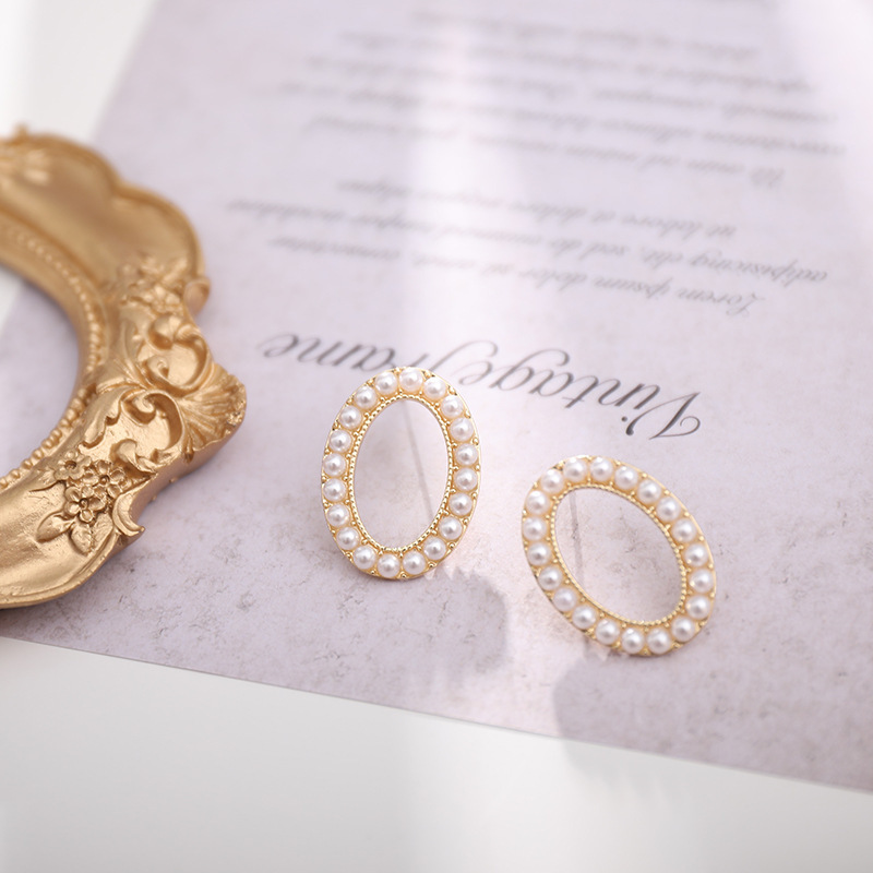 925 Versatile Metal simple geometric shape diamond-encrusted stud earrings Simple and versatile noble style stud earrings Specification drawing