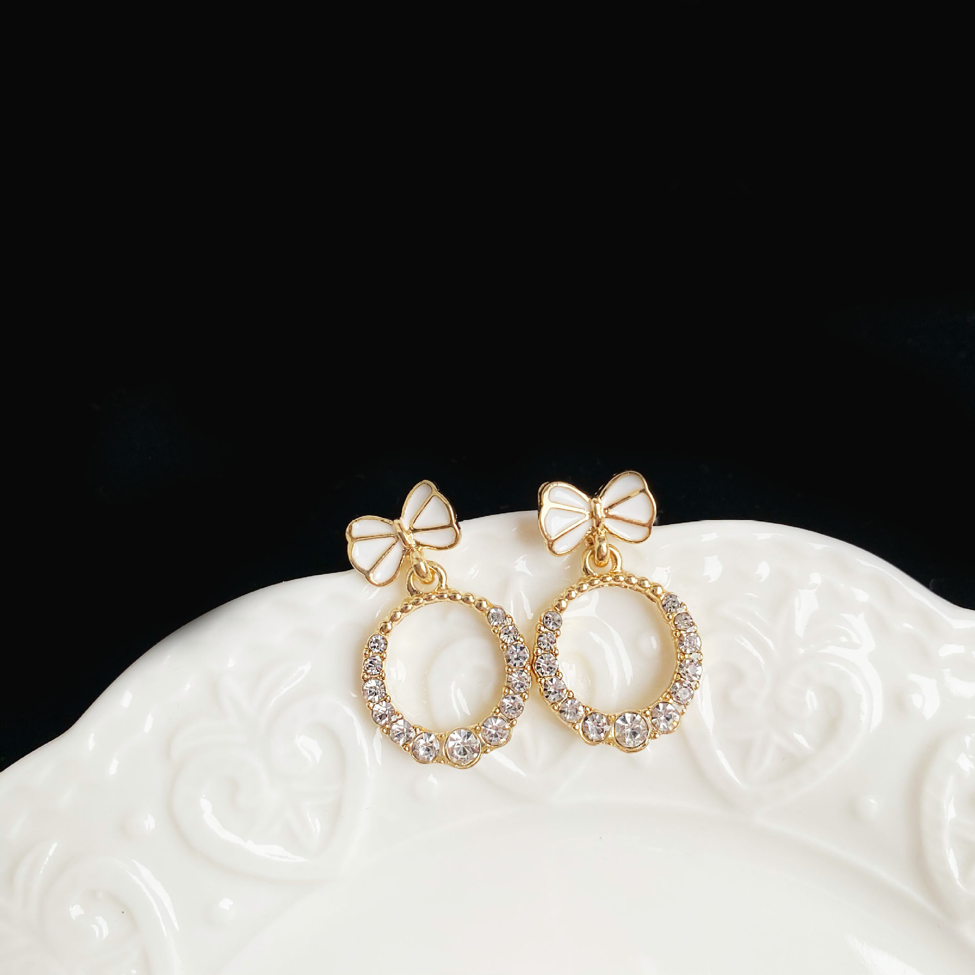 S925 Silver needle new trendy bow diamond-encrusted circle earrings for women, Korean, fresh and fashionable, versatile, elegant and simple Application Scenario
