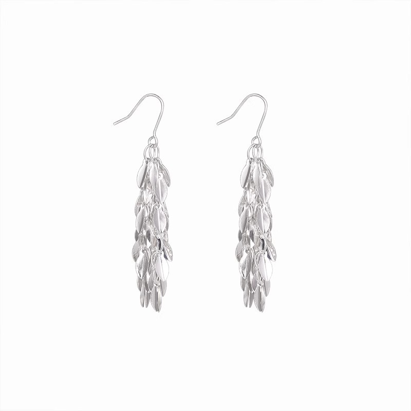 The shimmering wheat ear tassel earrings exude a sense of luxury and sophistication for women, exuding a fashionable and elegant style. The ear studs are long and cool earrings Item Picture