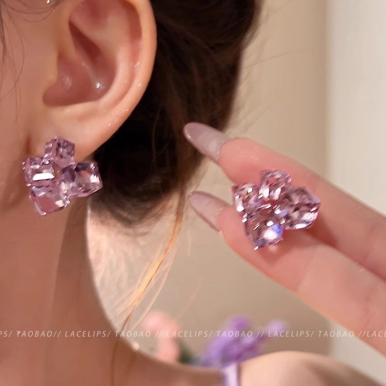 Lychee Ice ~ Pink square crystal stud earrings for Spring and Summer, a new bestseller for women in 2025, with a light luxury and high-end look full figure