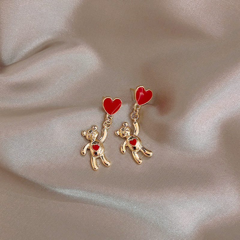 Super sweet and energetic heart-shaped bear 3D earrings, chic and youthful red heart-shaped silver needle stud earrings, and niche earrings Specification drawing
