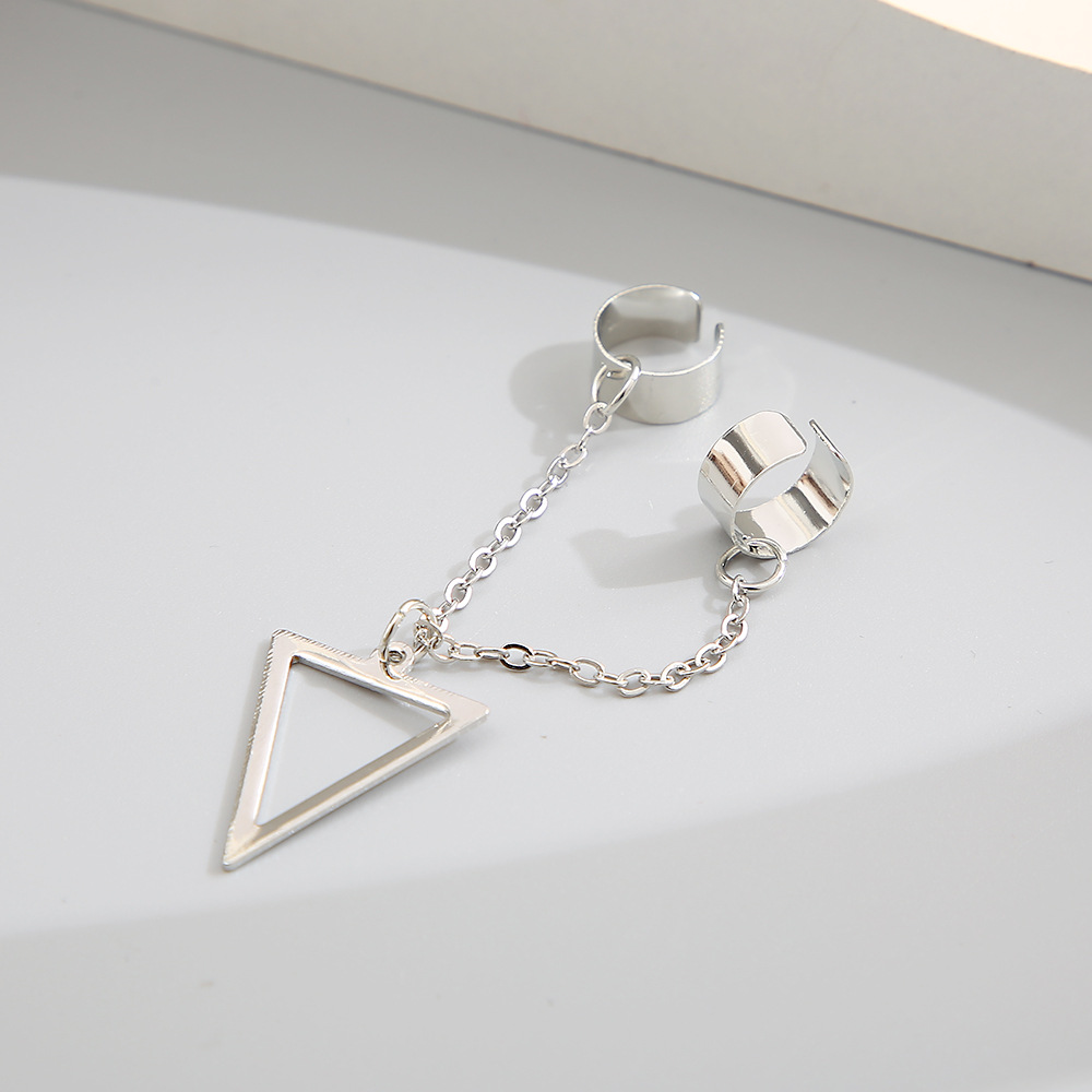 New European and American cross-border punk personality earrings, new ear bone clips, no ear holes, high-end triangular chain ear clips wholesale Application Scenario
