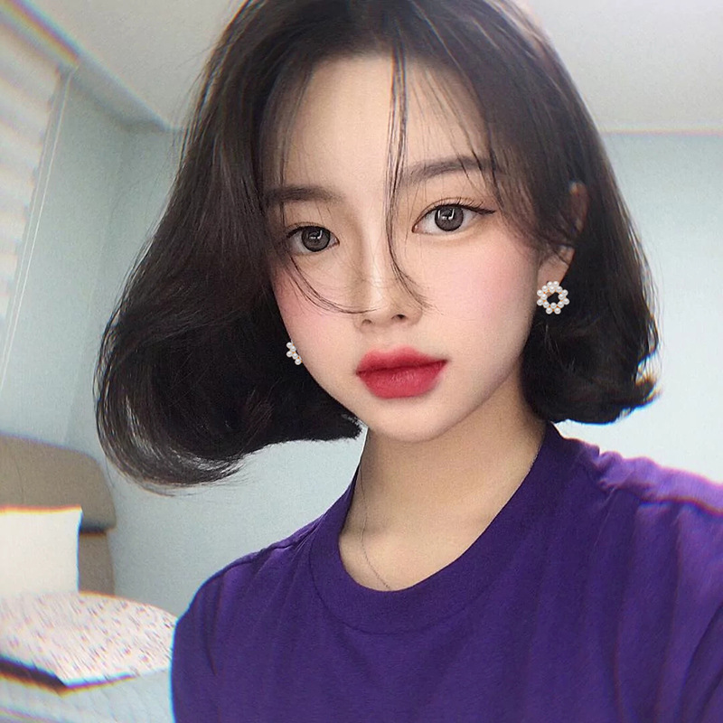 Korean fashion new style, super fairy pearl earrings, elegant and noble lady style, simple and versatile stud earrings, factory direct sales for women Application Scenario