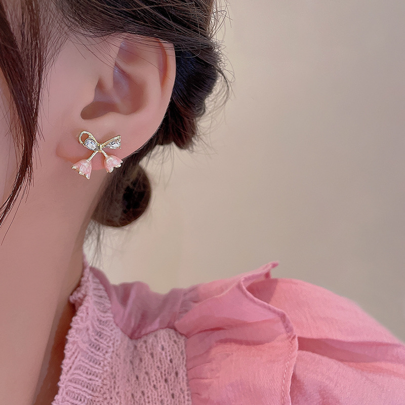 s925 Silver needle simple chanel-style bow stud earrings, elegant ins super fairy-like flower earrings, fashionable and individual earrings details Picture