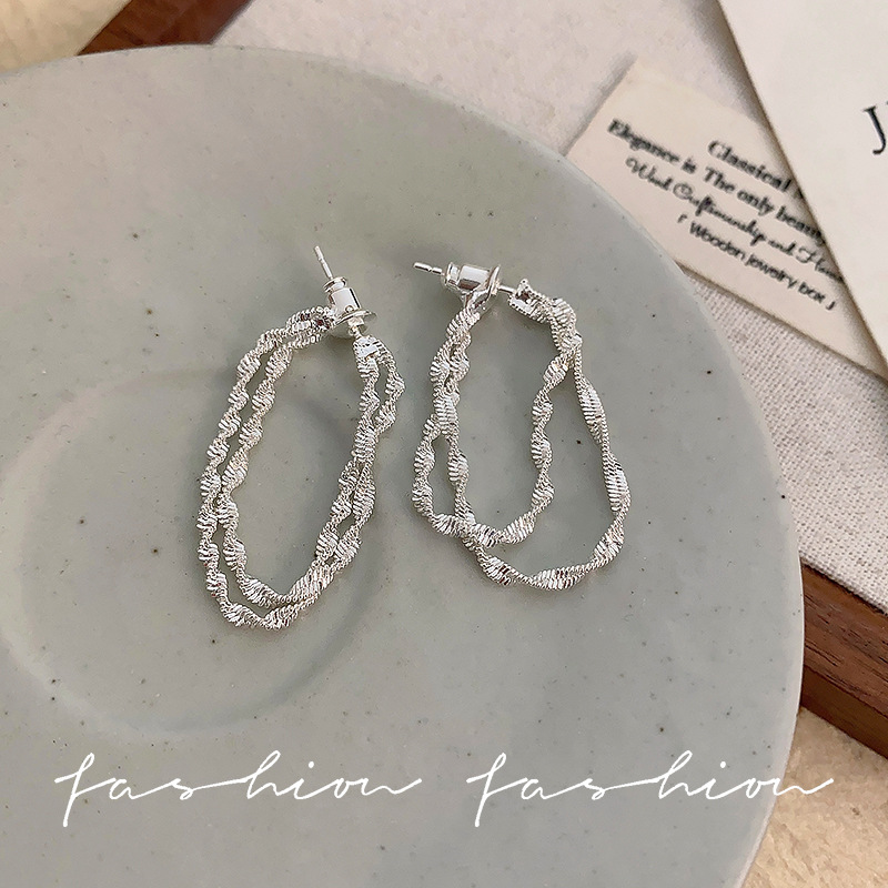 Niche design silver chain tassel stud earrings, women's super fairy, sparkling light luxury high-end earrings, elegant earrings Application Scenario