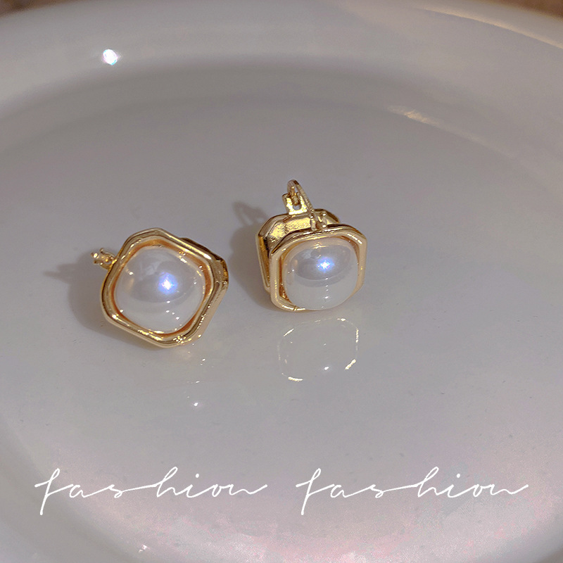 925 Silver needle pearl square ear buckle French light Luxury high-end style earrings, fashionable and simple earrings wholesale for women Application Scenario