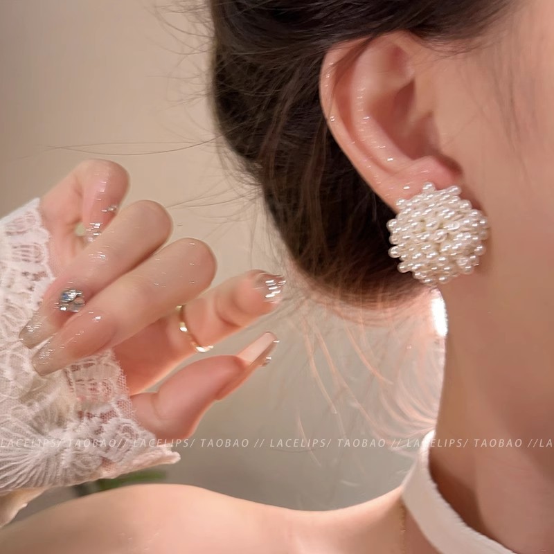 Exquisite pearl-woven floral stud earrings for women, a new 2025 bestseller, elegant earrings with a French high-end feel Specification drawing