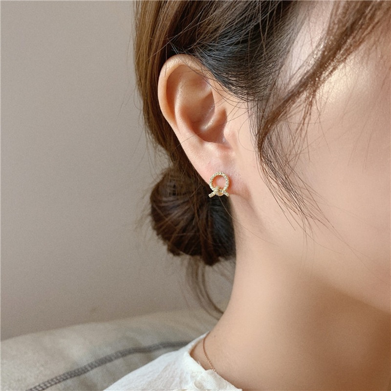 Korean Dongdaemun S925 silver needle simple water diamond small circle cross stud earrings, individual and elegant girl earrings Specification drawing