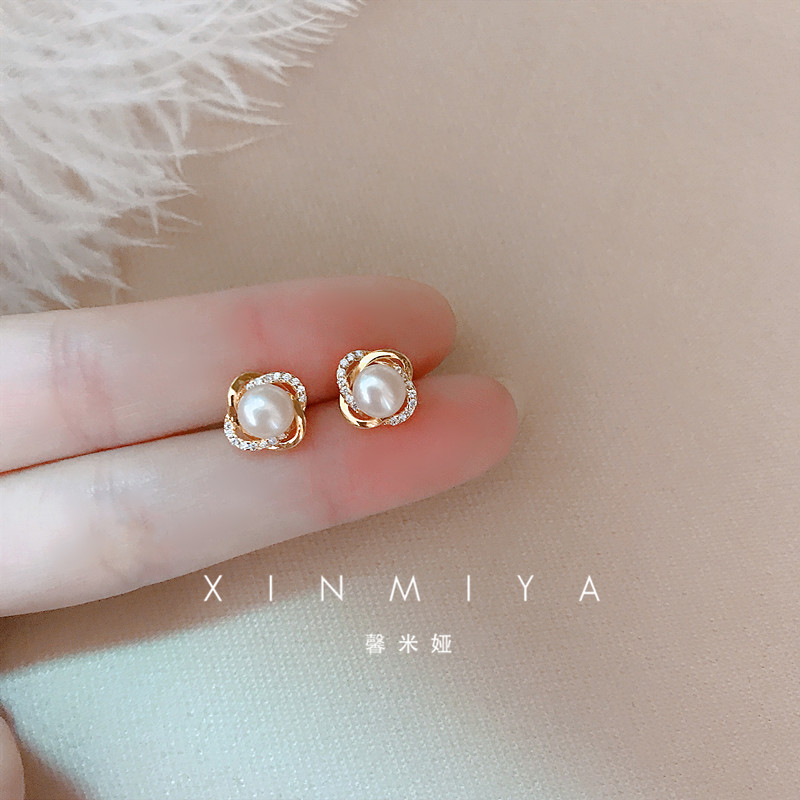 Korean pearl earrings for women, retro French elegance, high-end feel, S925 silver needle earrings wholesale trend full figure