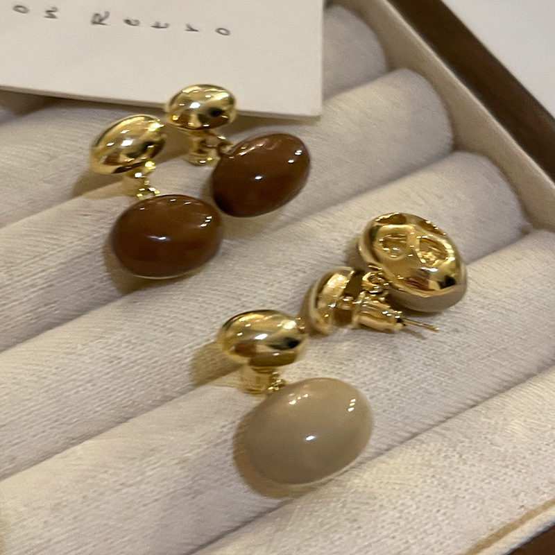 Maillard coffee-colored front and back bean earrings for autumn and winter, feminine stud earrings, 2025 new bestsellers, high-end earrings details Picture