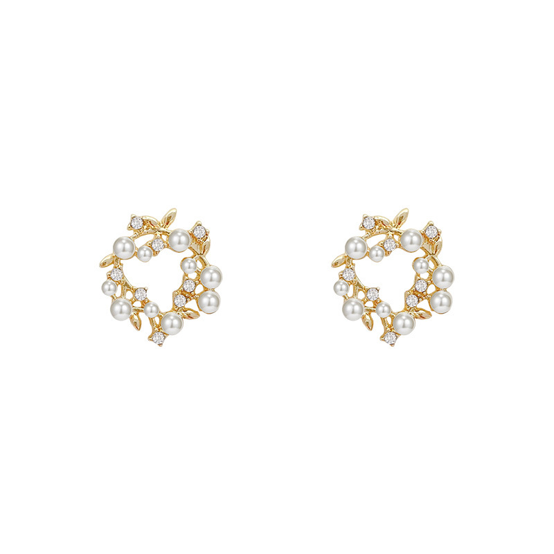 s925 Silver Needle Pearl Flower Stud Earrings for Women's autumn Niche design, high-end and light luxury earrings, retro style earrings Item Picture