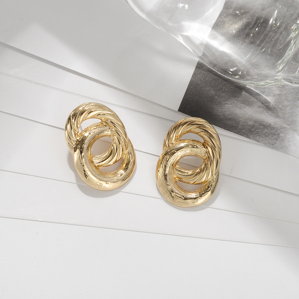 ins retro court-style irregular overlapping double-ring metal earrings with a niche and elegant design Application Scenario