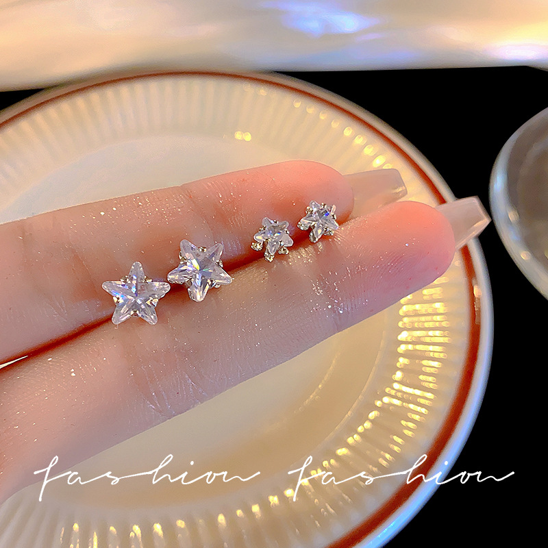 S925 Silver Needle Star Zircon Stud Earrings for Women, small and exquisite, no need to remove earrings for sleeping, high-end feel, ear piercing and ear sticks Application Scenario