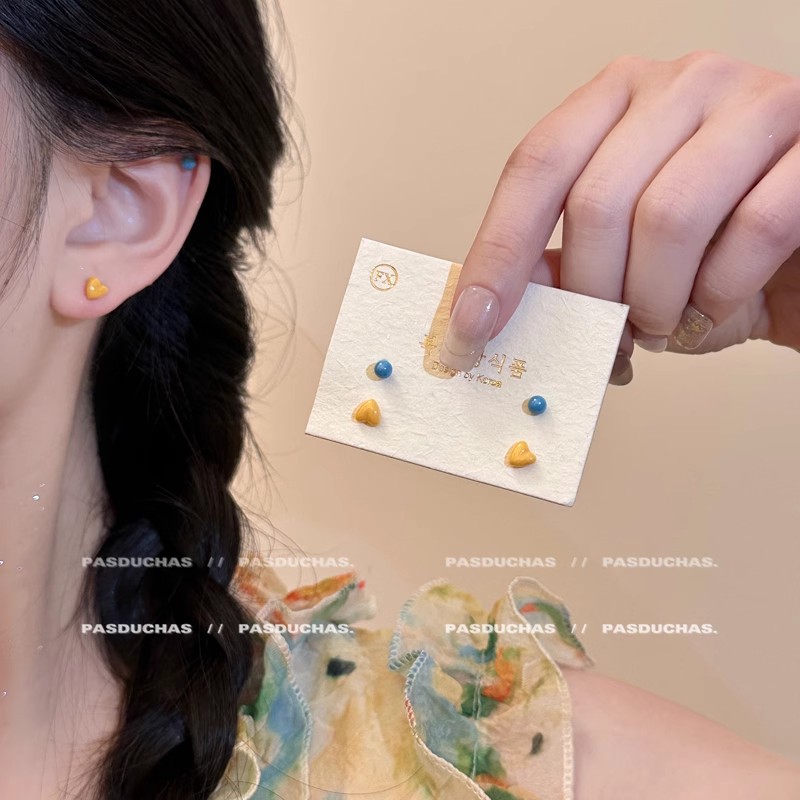 Love is bright and charming ~ Candy-colored small heart-shaped ear bone stud 2025 new style high-end, simple and niche design earrings full figure
