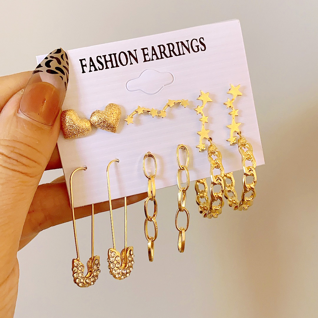 A 6-piece cross-border best-selling creative and personalized metal chain earrings set for women in a minimalist style on Instagram full figure