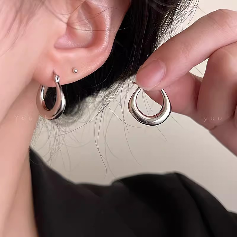 Gold retro plain ring metal ear loops, women's niche high-end and elegant ear loops, 2024 new Hong Kong-style earrings and earrings details Picture