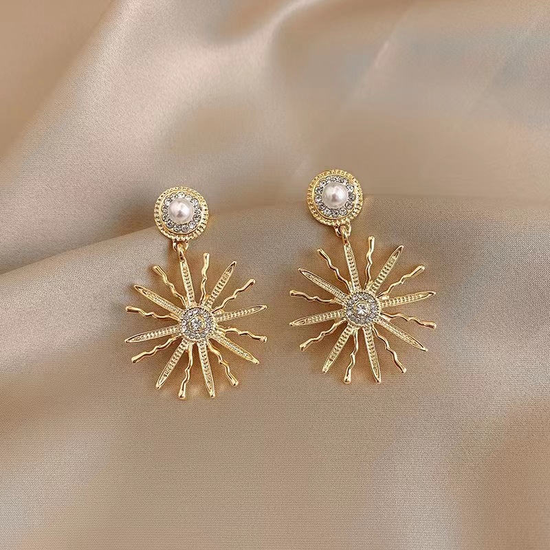 S925 Silver Needle Light Luxury sunflower pearl Stud Earrings, new trendy and niche light luxury earrings that exude elegance, exaggerated and grand full figure