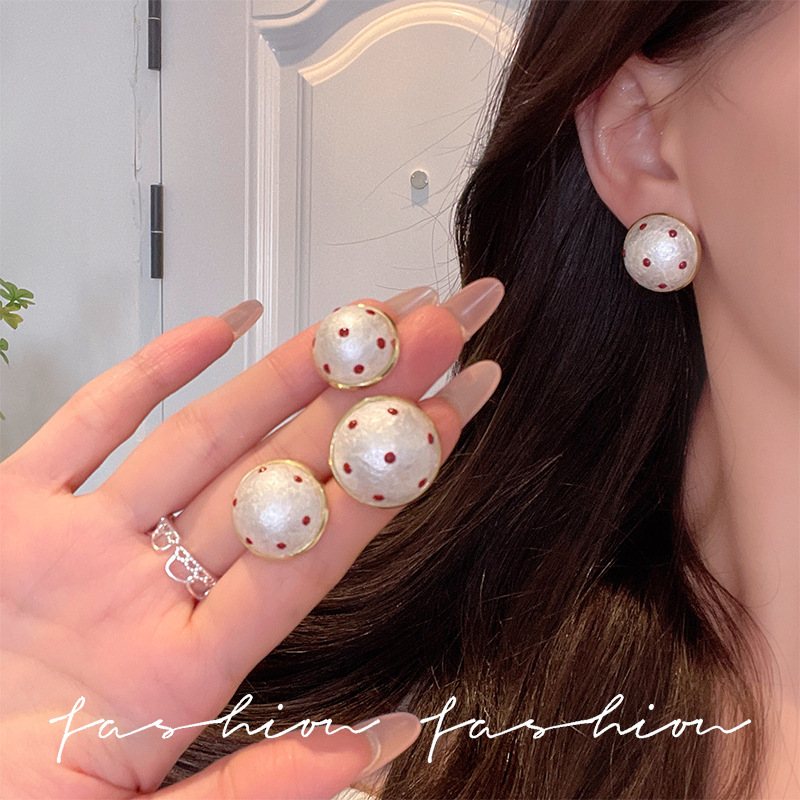 Versatile and elegant polka dot pearl stud earrings for women, a new best-selling, niche, retro, unique Chinese-style, whitening and fashionable earrings details Picture
