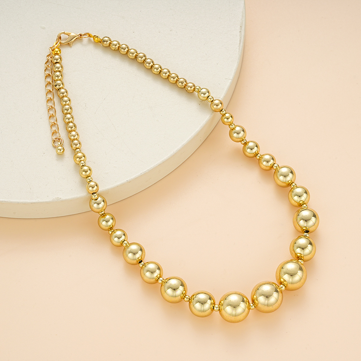 A 4-piece set of European and American fashionable, individualistic and exaggerated golden geometric round bead necklace Application Scenario