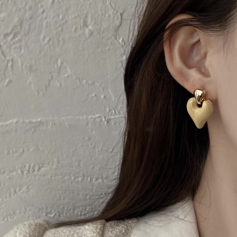 S925 Silver Needle Butter Drop Glaze heart-shaped earrings in ins, with a cold and elegant European and American light luxury feel, exaggerated fashion and individuality, stud earrings details Picture