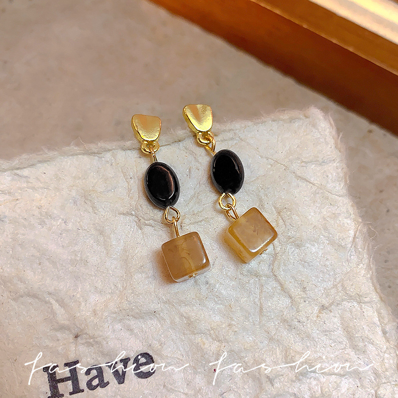 Imitation natural stone coffee-colored square earrings, autumn and winter retro light luxury high-end earrings, new Chinese style unique stud earrings Specification drawing