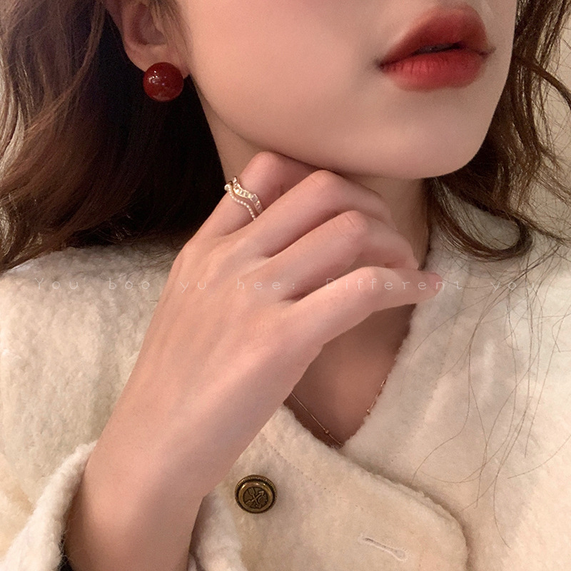 French wine red bean stud earrings for women in autumn and winter, retro Hong Kong-style ear-piercing earrings, no need to remove earrings when sleeping Application Scenario