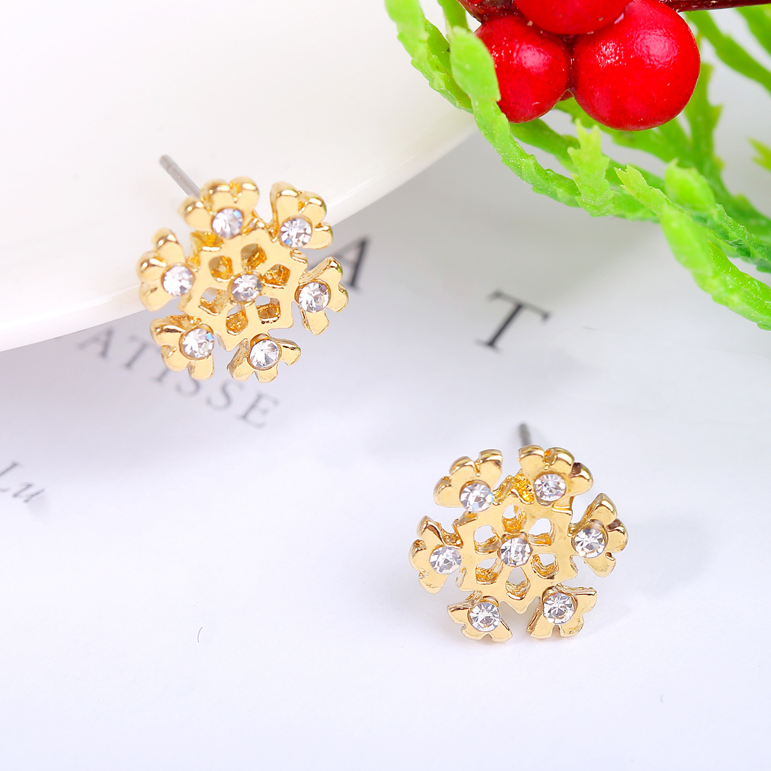 S925 Silver Needle cross-border fashion, trendy and creative new Christmas style diamond-encrusted snowflake stud earrings, personalized accessories details Picture