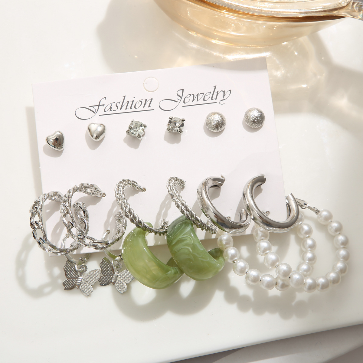 Creative and personalized butterfly stud earring set of 9 pairs, metal C-shaped ear rings, new European and American acrylic earrings wholesale Application Scenario