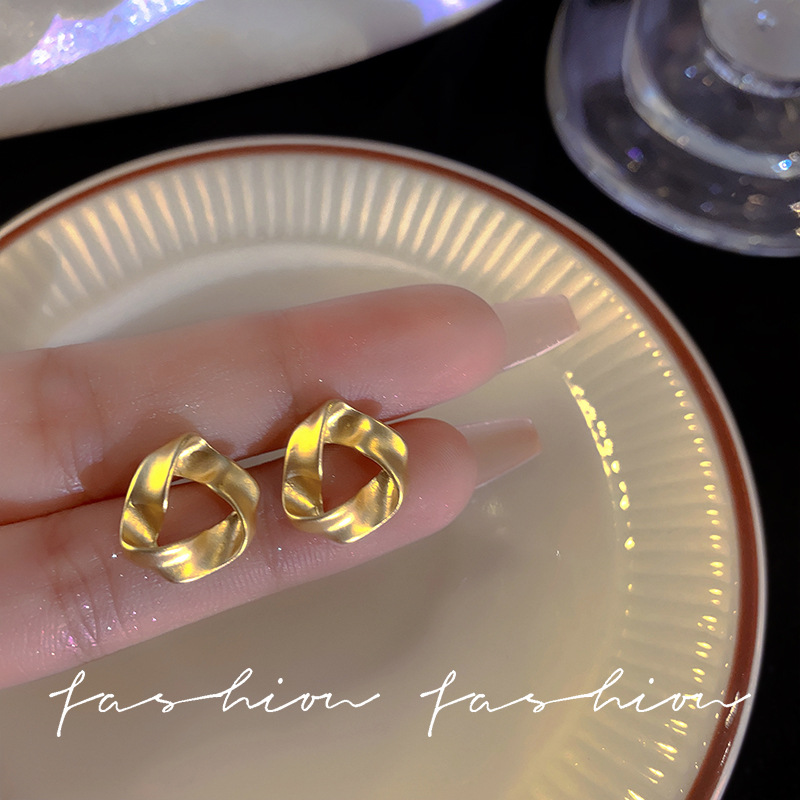 The retro matte gold earrings from Dongdaemun, South Korea, are a light luxury and trendy fashion icon. The earrings are in a simple and cold style details Picture