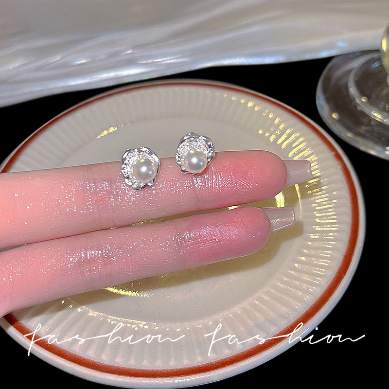 925 Silver Needle irregular pearl stud earrings, trendy and niche design sense earrings, fashionable, high-end, unique and individual earrings for women Specification drawing