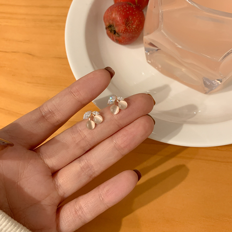 Summer sweet cat's eye stone cherry stud earrings for women, Japanese and Korean style Internet celebrity personality diamond-encrusted earrings S925 silver needle earrings Application Scenario
