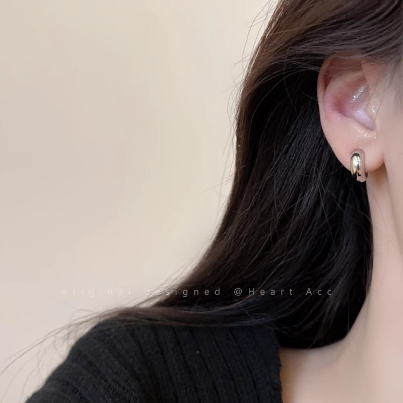 Metal mosquito repellent coil ear clips for women, no ear piercings, ear bone clips, high-end, light luxury and niche earrings, new plain ear rings and earrings Application Scenario