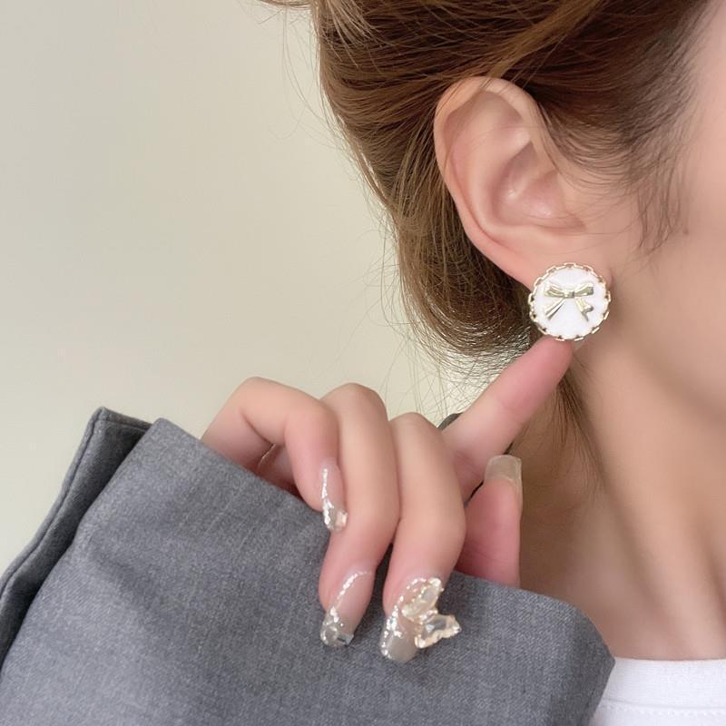 S925 Silver needle Korean cute bow round button stud earrings, forest style retro girl black and white two-color earrings Application Scenario