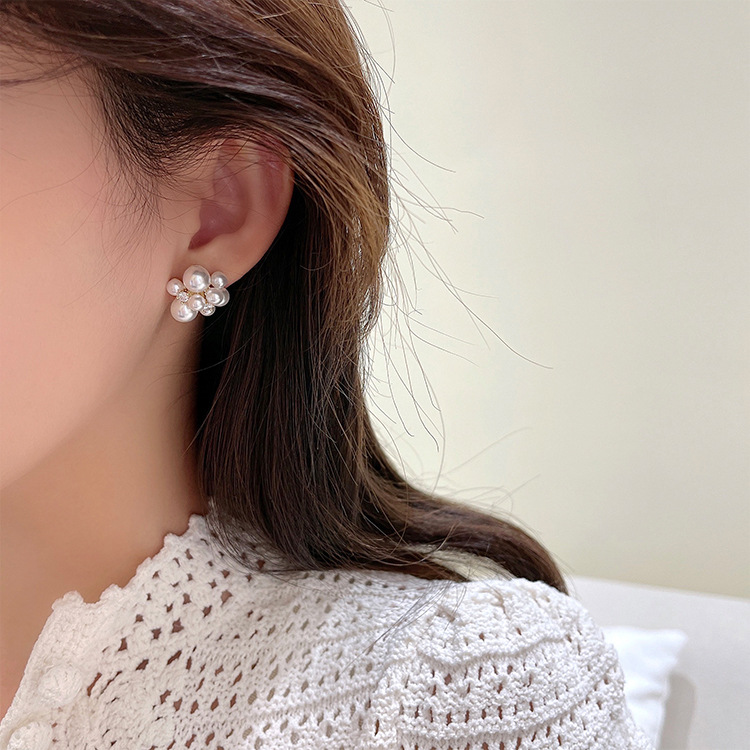 Wholesale of Japanese and Korean style pearl earrings, women's high-end retro zircon stud earrings S925 silver needle earrings Application Scenario