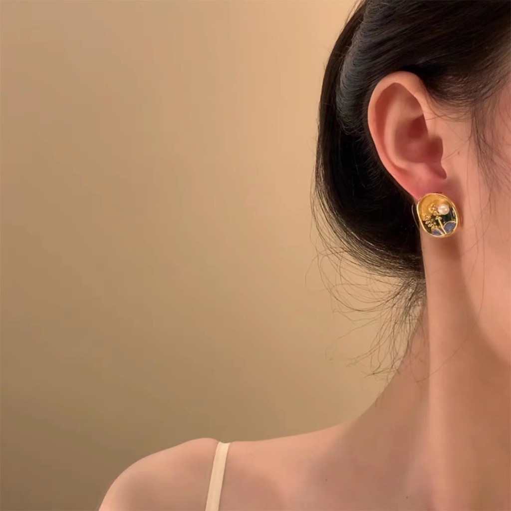 Oil painting vintage earrings, French retro beaded, fashionable and high-end, floral temperament, niche stud earrings, artistic and unique earrings Specification drawing