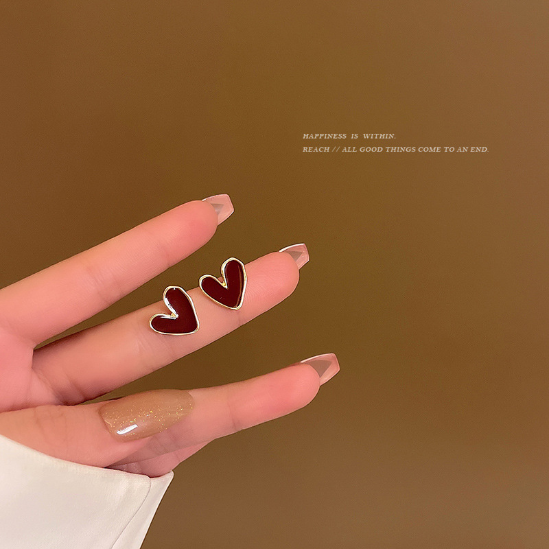 S925 Silver Needle Korean wine red retro heart-shaped stud earrings, a niche design for women, simple and elegant earrings Specification drawing