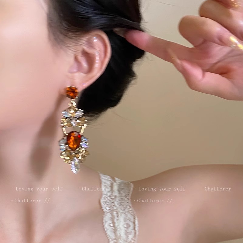 French retro super sparkling water drop zircon stud earrings for women, light luxury, fashionable and high-end style, exaggerated and unique earrings Specification drawing