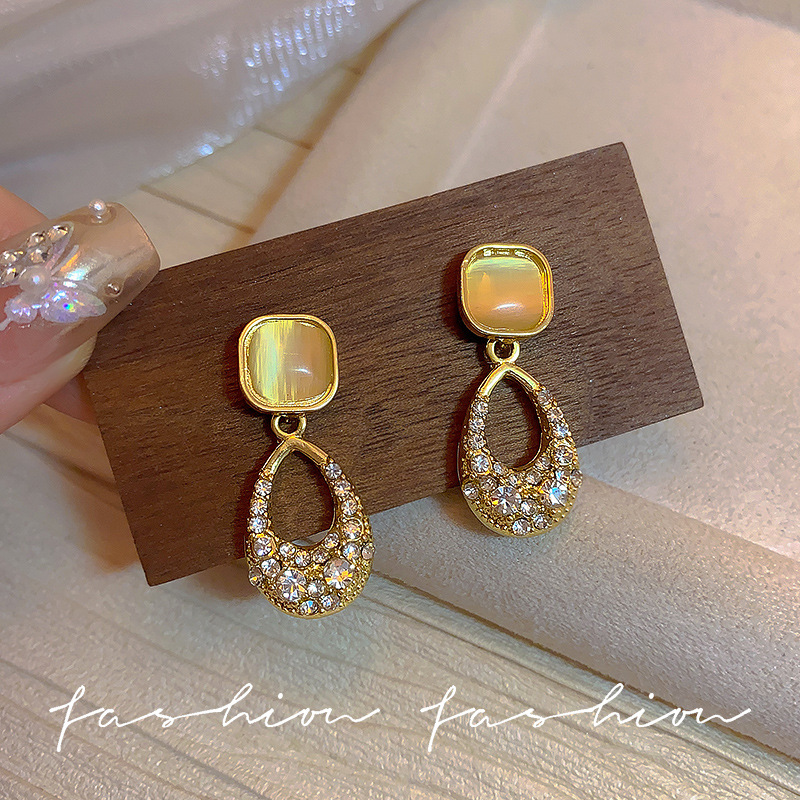 925 Silver needle Full diamond teardrop earrings, a niche design sense, cat's eye stone stud earrings, elegant, versatile and fashionable short earrings Application Scenario