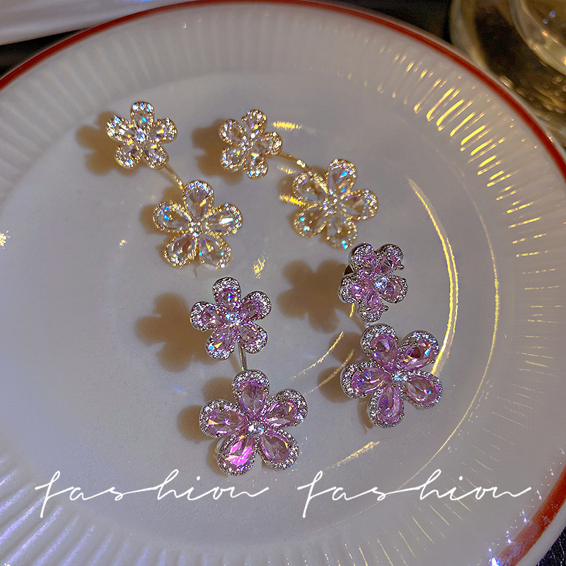 Silver needle flower earrings, with a light luxury and niche design sense, exude a high-end and elegant style. Simple stud earrings, a unique, fashionable and exquisite accessory for women full figure