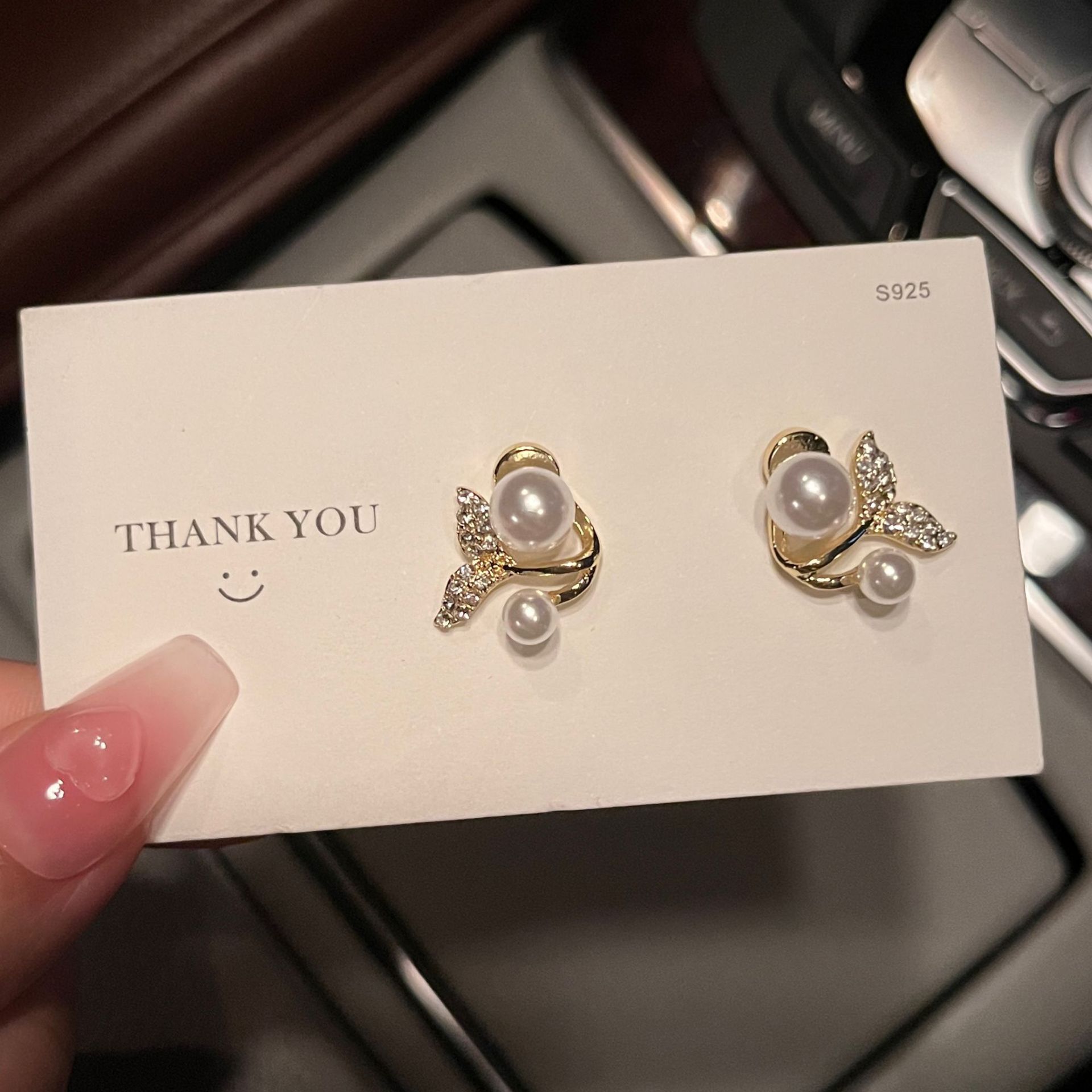 S925 Silver Needle fishtail Pearl Earrings, a new trendy style, with a niche design and a dual-wear earring Application Scenario