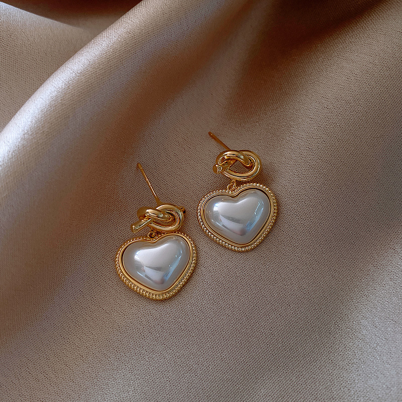 S925 Silver Needle Pearl heart-shaped Knot Earrings, feminine charm, Korean versatile heart-shaped earrings and stud earrings Specification drawing